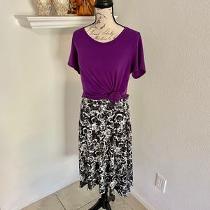 Lularoe mid length skirt super stretchy black and white floral